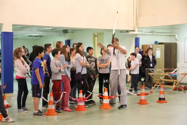 Groupe de participants en salle